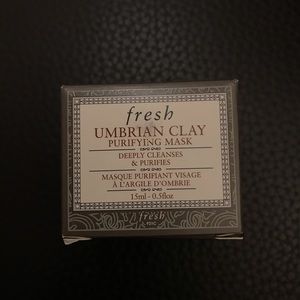 Fresh Umbrian clay pore purifying face mask